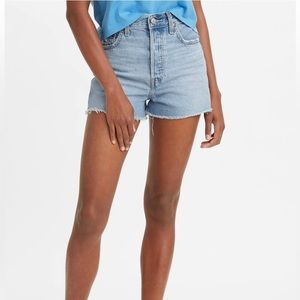 Levi’s ribcage short!